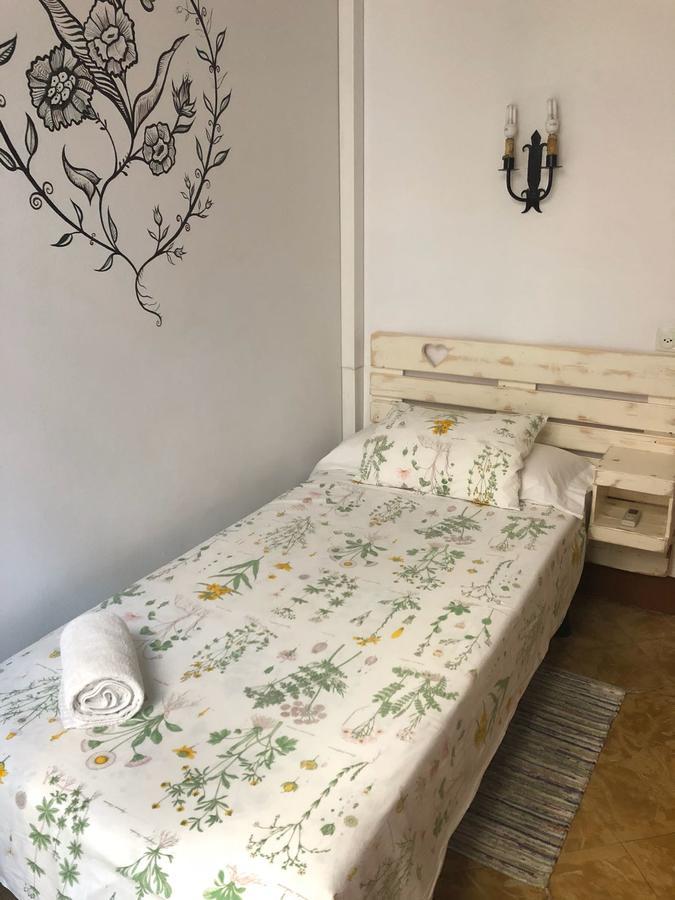 Hostal Parellades 锡切斯 外观 照片