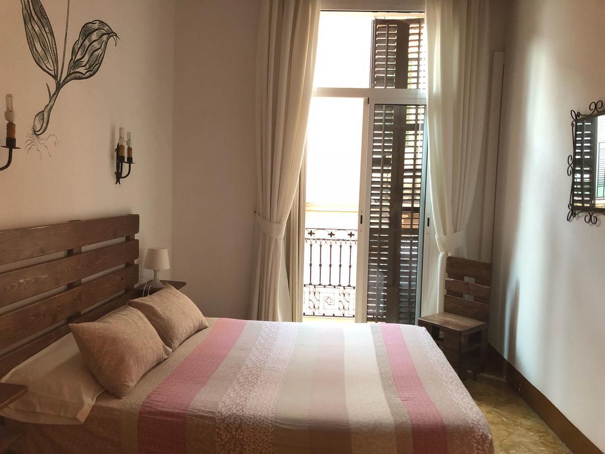 Hostal Parellades 锡切斯 外观 照片