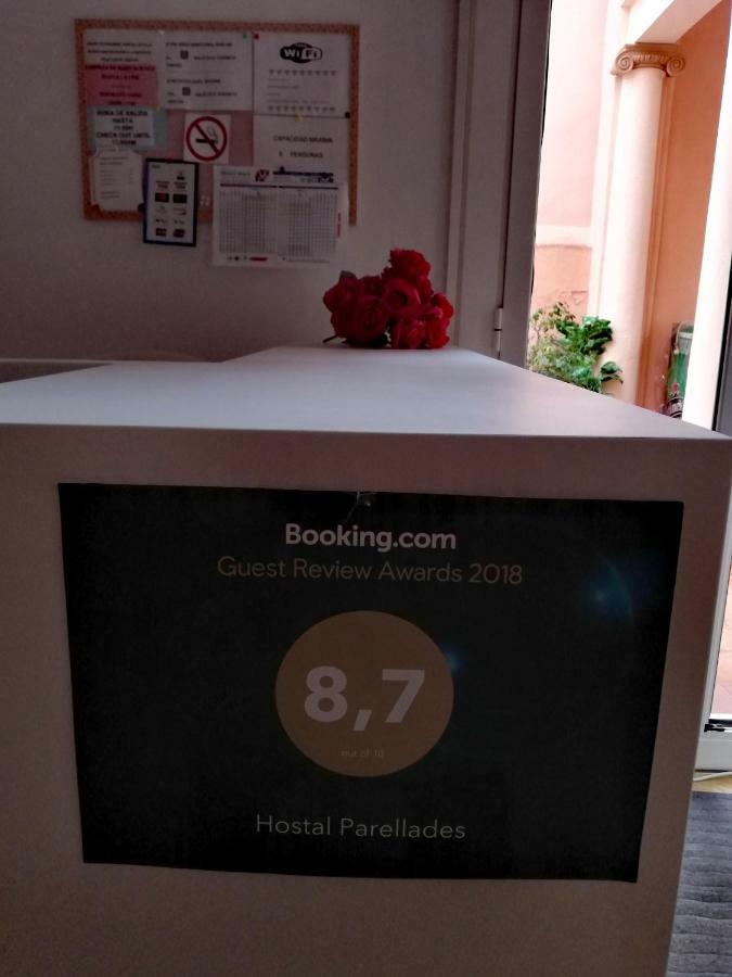 Hostal Parellades 锡切斯 外观 照片