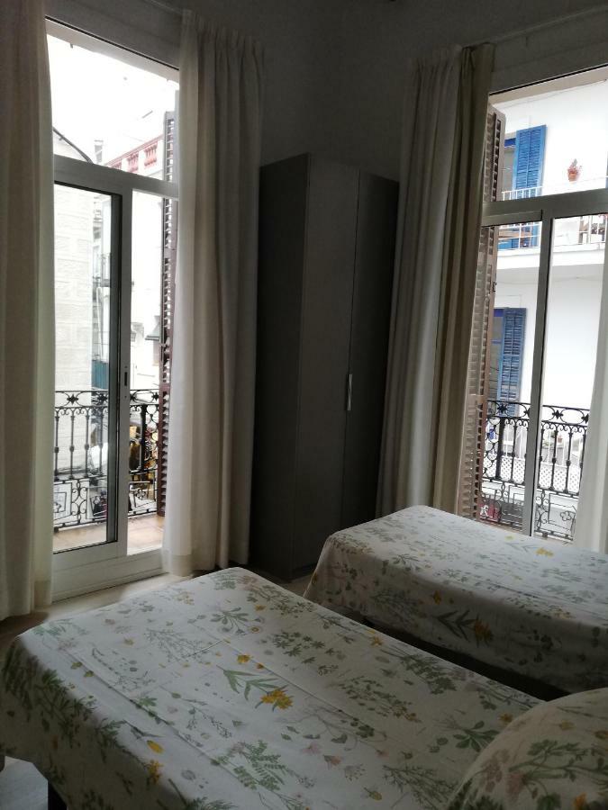 Hostal Parellades 锡切斯 外观 照片