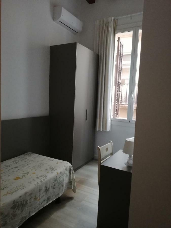 Hostal Parellades 锡切斯 外观 照片