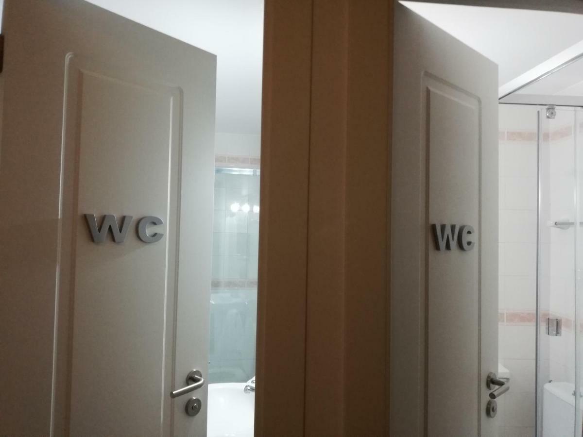 Hostal Parellades 锡切斯 外观 照片